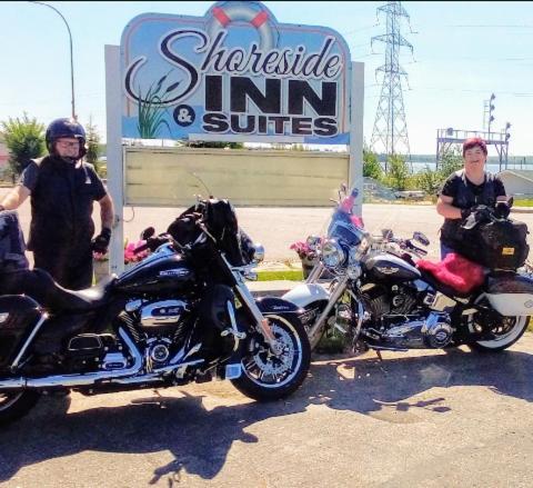 Shoreside Inn & Suites Wabamun Extérieur photo
