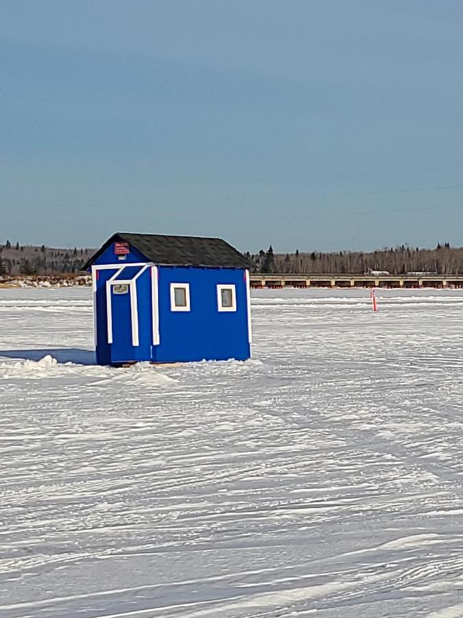 Shoreside Inn & Suites Wabamun Extérieur photo