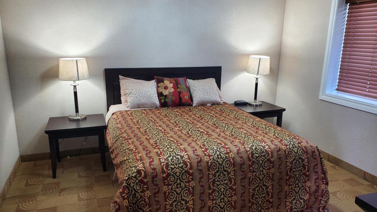 Shoreside Inn & Suites Wabamun Extérieur photo
