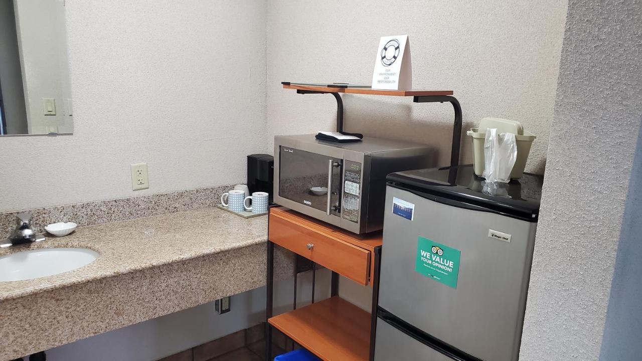 Shoreside Inn & Suites Wabamun Extérieur photo