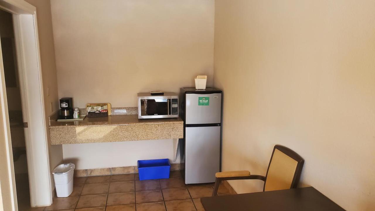 Shoreside Inn & Suites Wabamun Extérieur photo