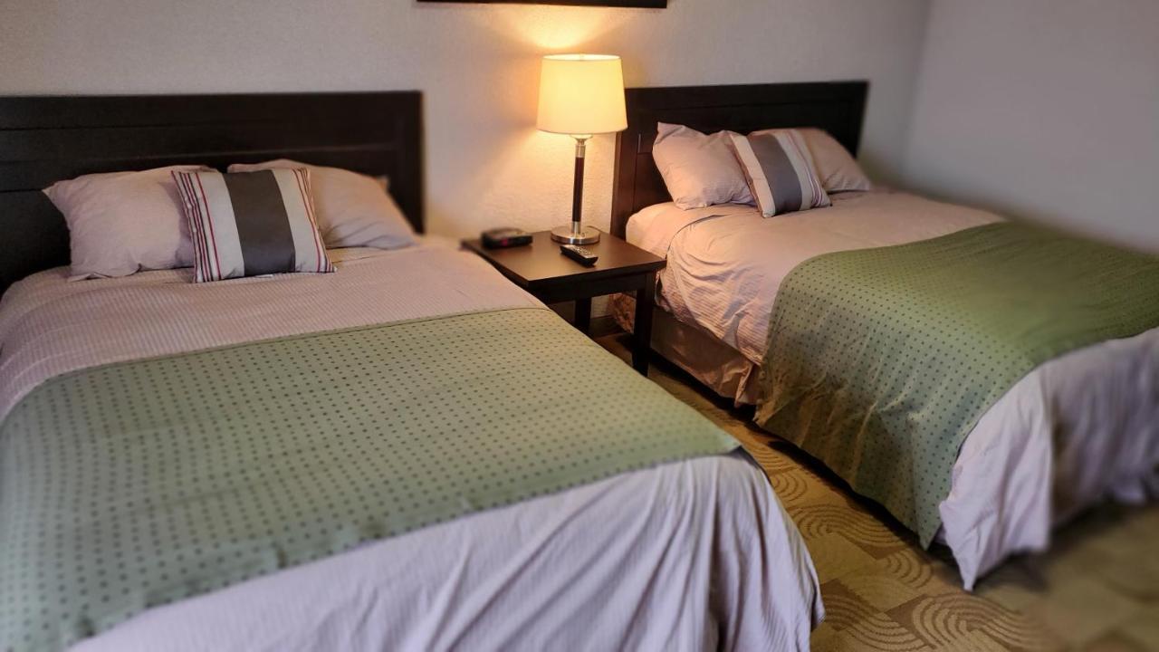 Shoreside Inn & Suites Wabamun Extérieur photo