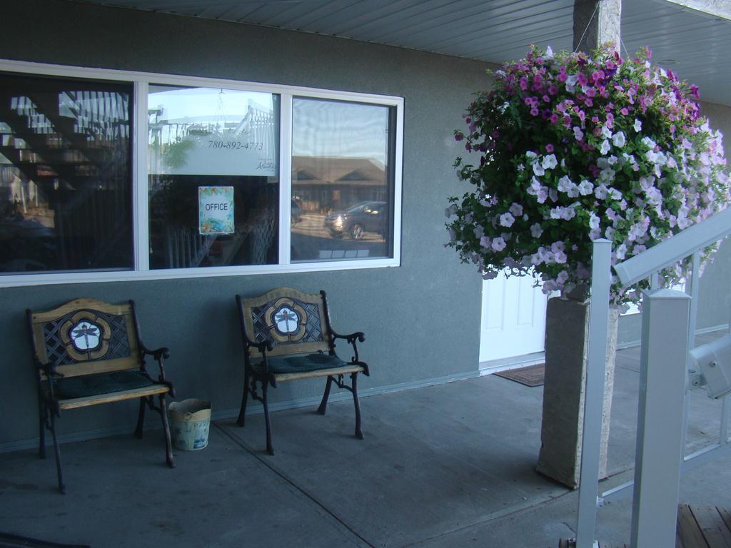Shoreside Inn & Suites Wabamun Extérieur photo