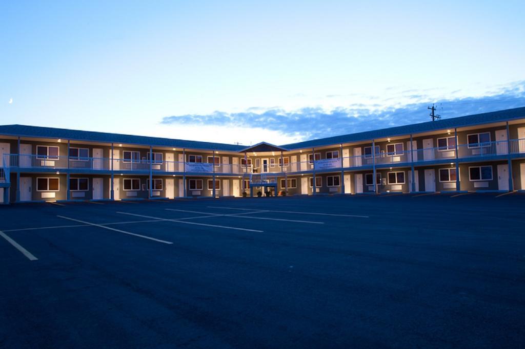 Shoreside Inn & Suites Wabamun Extérieur photo